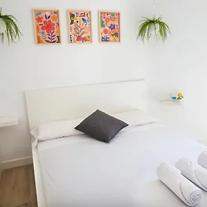Playa, Piscina Y Relax En Coqueto En Nerja